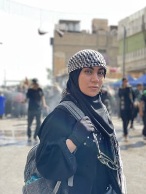 عکس/ دختر جوان ایرانی با شمایل متفاوتش در مراسم اربعین