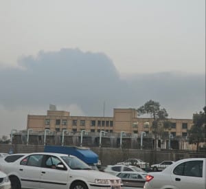 عکس/ رویت دود آتش سوزی گسترده جنوب تهران از میدان آزادی