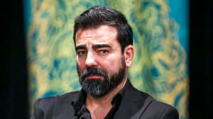 عکس ها / نگاهی به چیدمان عهد بوقی خانه بهزاد خلج از آقای قاضی تا اجل معلق / از کنسول طلایی و پردههای اعیانی تا گرامافون و دکوریهای جذاب