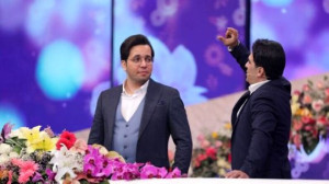 خوانندگی جنجالی و خنده دار بازیگر معروف در برنامه سال تحویل حامد سلطانی/ من همونم که نازنینت بودم…+ فیلم