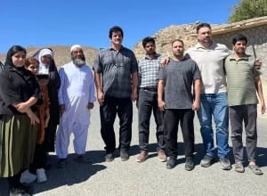 تصاویر؛ دیدار رسول خادم با خانواده امیرمحمد خالقی در روستای محروم