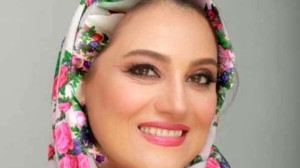 فیلم / شبنم مقدمی: داشتم به مژده لواسانی اورد میدادم که امام رضا (ع) هوامو داره، دیدم کفشامو بردن! / با دمپایی آبی از حرم رفتم تا هتل!