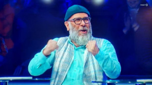 فیلم آوازخوانی باشکوه بندری محمد بحرانی در برنامه مهمونی با آهنگ امشو شوشه لیپک لیلی لونه ترکوند!