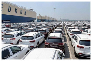 سقوط سنگین قیمت خودروهای وارداتی/ تویوتا کرولا کراس چند؟